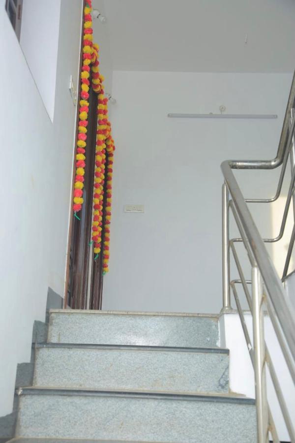 Mp Villa - Lovely Furnished Appartment 퐁디셰리 외부 사진