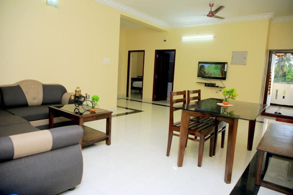 Mp Villa - Lovely Furnished Appartment 퐁디셰리 외부 사진
